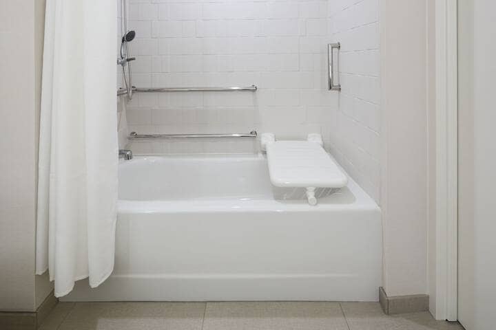 Room 12 of 28